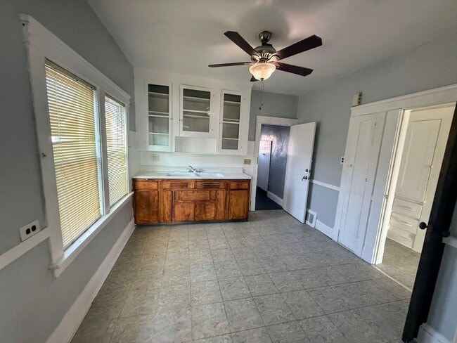 Photo - Schonfeld Holdings, LLC (951 Royal Rd.) Unidad Upper