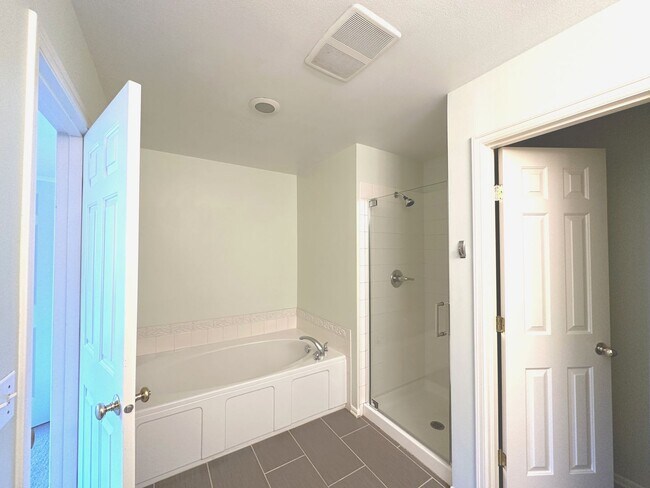 Photo - 3Bd/2.5Ba Kirkland House