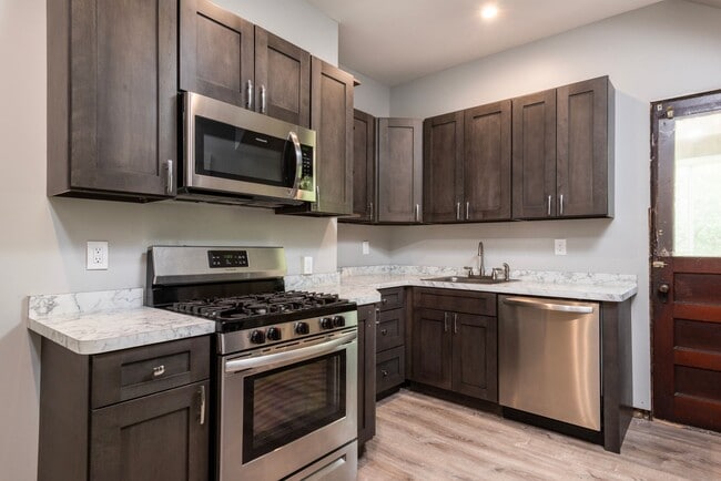 EYE_4451 - Downtown Student Housing Rental