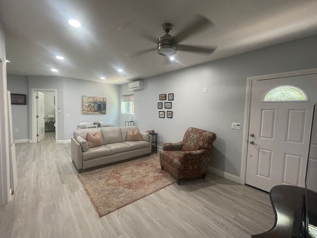 10626 Louisa Dr