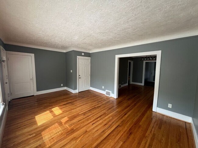 Photo - 9124 Pinehurst St