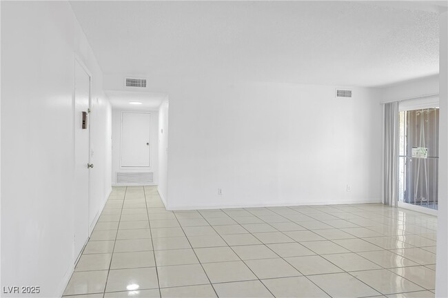Photo - 1405 E Vegas Valley Dr Unidad 281