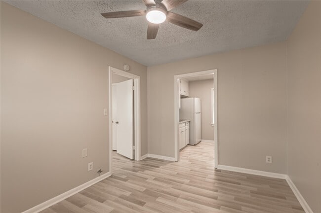 Building Photo - 805 Sam Houston Ave Rental
