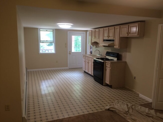 Building Photo - 121 W Union St Unit 1 Rental