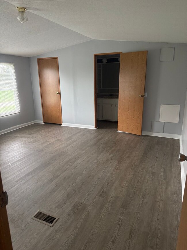 Photo - 232 White Rd