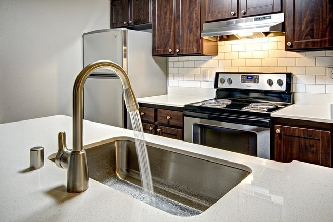 Bay Court at Harbour Pointe apartments — community photo