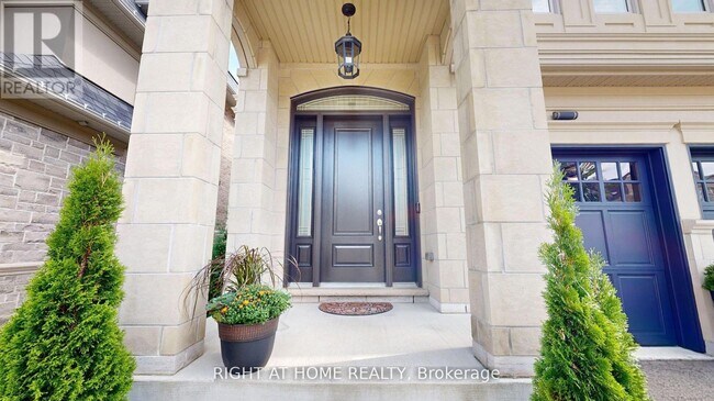 Photo - 385 Tudor Ave