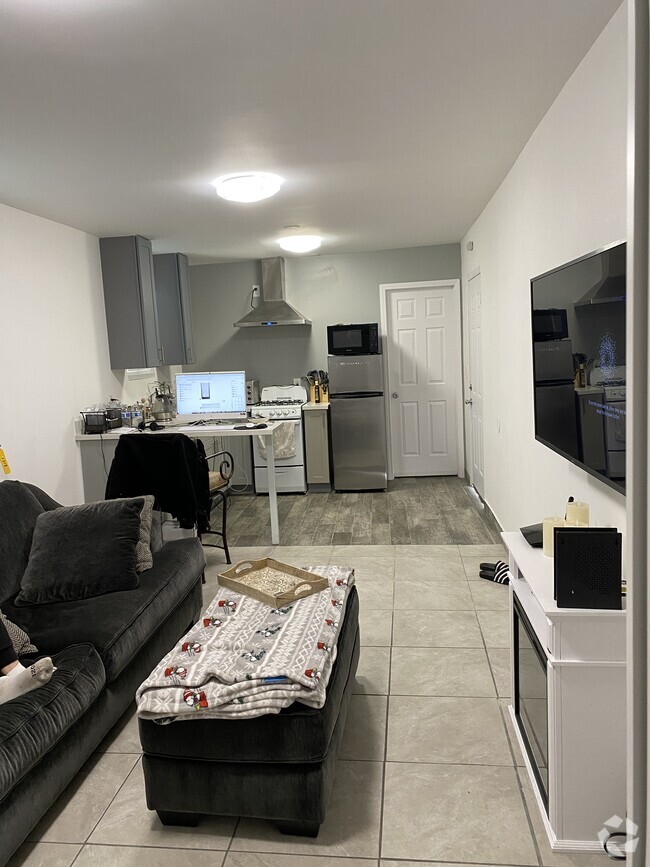 Building Photo - 12351 Oxnard St Unit B Rental