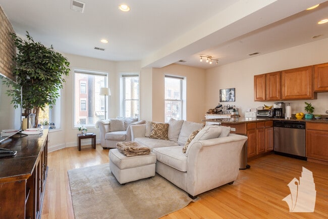 Photo - 3750 N Wilton Ave Unit 4