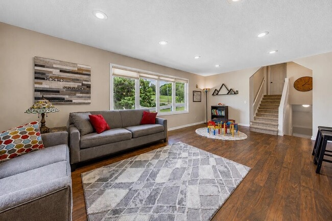 1320 11th Ave NE