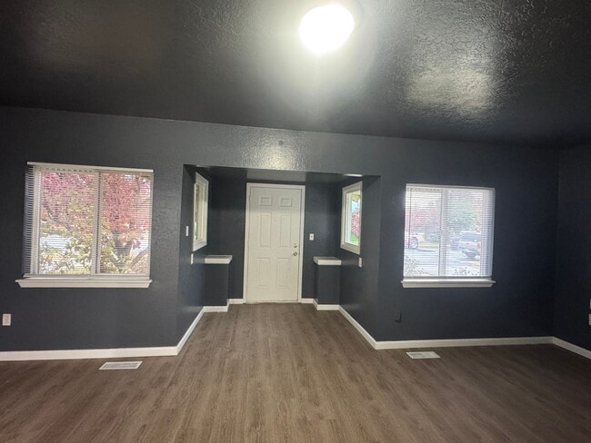 Photo - y80215 Unit 1