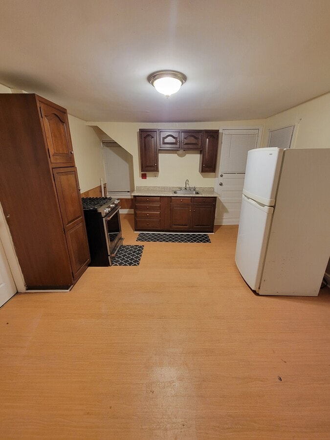 Kitchen - 28 Bowe Ave Unit 28 Bowe