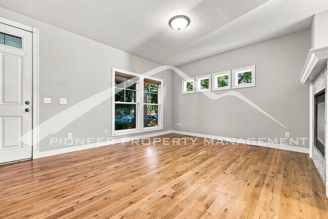 Photo - 4570 Meade St