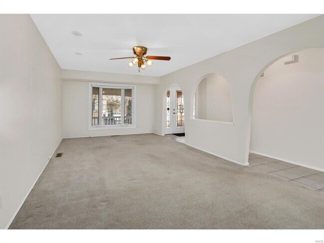 Photo - 596 Golfwood Dr