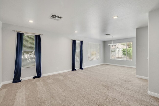 2922 E Lexington Ave