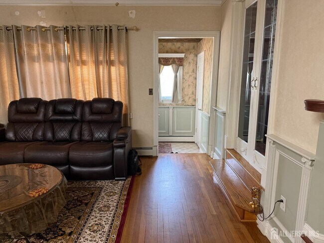 Photo - 118 Swarthmore Terrace