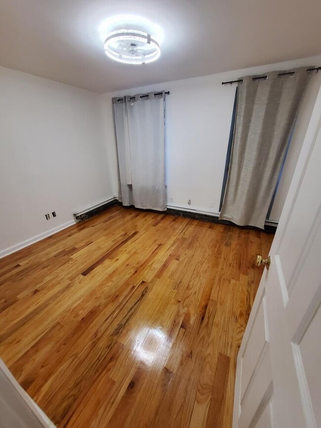 Building Photo - 130 W 132nd St Rental