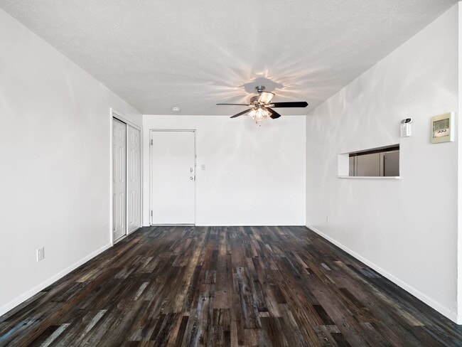 Photo - Cross Creek Apartments