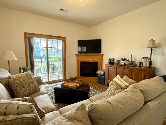 Photo - Lovely 3BR/3BA Otsego End Unit Townhome Available June!