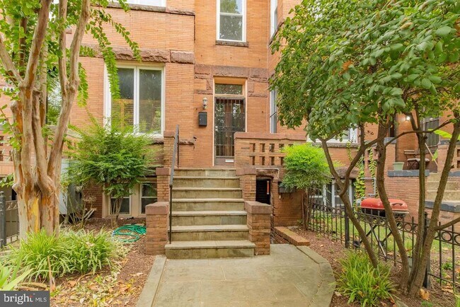 1459 Chapin St NW