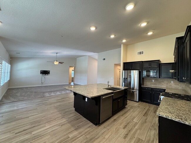 Photo - 391 Maclure Ave