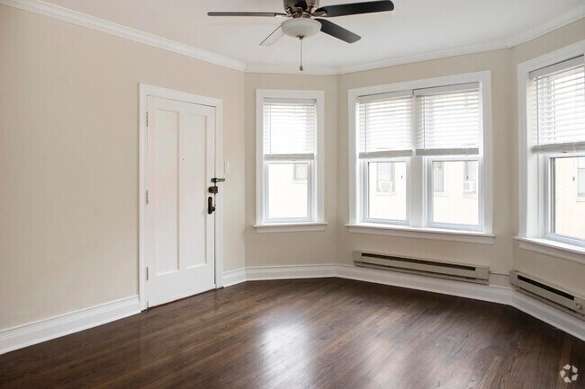 Building Photo - 3829 N Greenview Ave Rental
