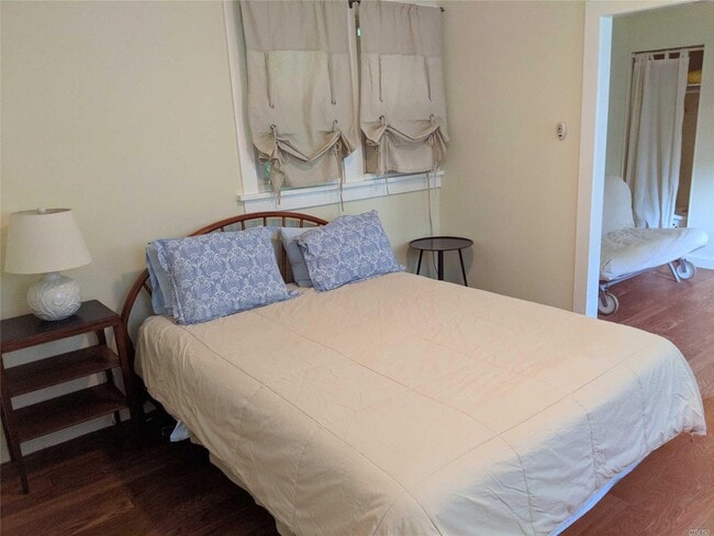 Photo - 16640 Main St