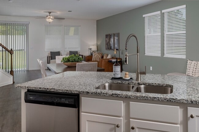 Equinoccio Oeste - Equinox West - Homes for Rent