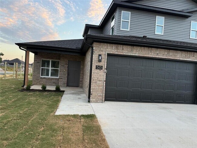 Photo - 543 Cosmos St