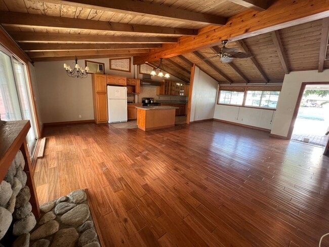 Photo - 3 Bed 2 Bath Home!