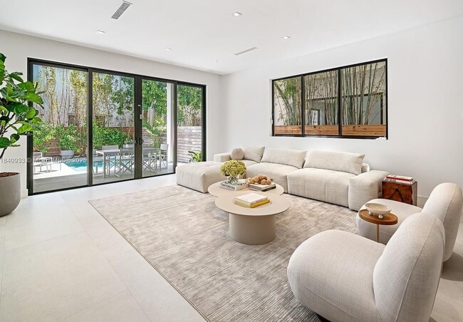 Photo - 2984 Coconut Ave