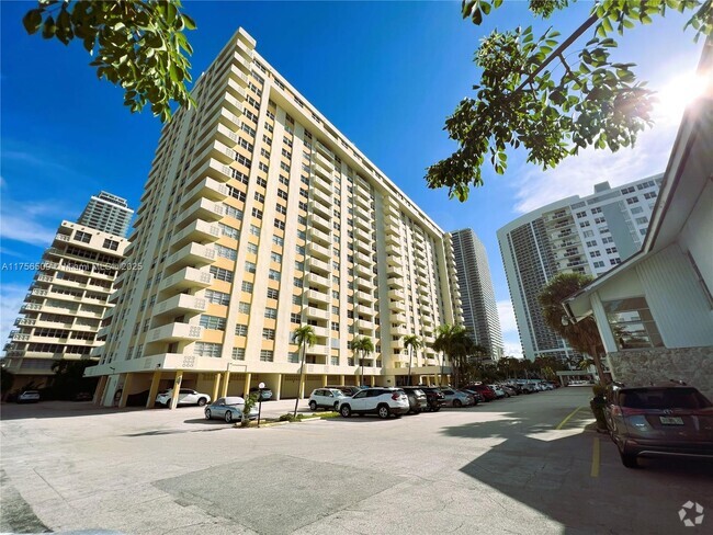 Building Photo - 1833 S Ocean Dr Unit 1509 Rental