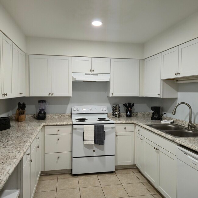 Photo - 348 Woodham Ct