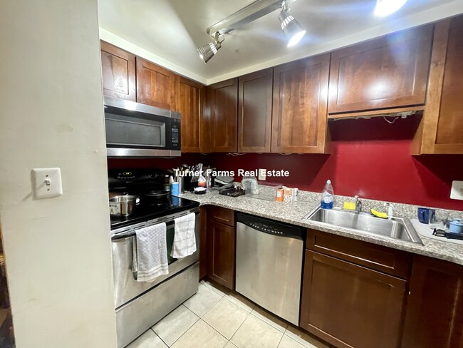 Building Photo - 28 Symphony Rd Unit 1