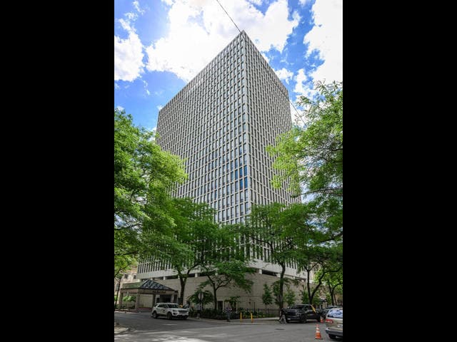 Building Photo - 1 E Scott St Rental