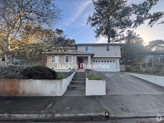 Building Photo - Wonderful Three Bedroom in Pacific Grove Rental