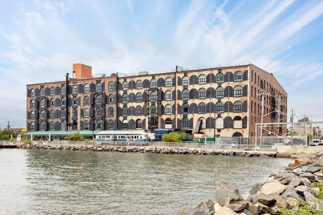 Photo - 472-480 Van Brunt St Apartments