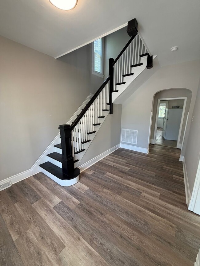 Photo - Charming 4bdrm/1.5bth Home Located in Richmond's North Highland Park w/Balcony!!