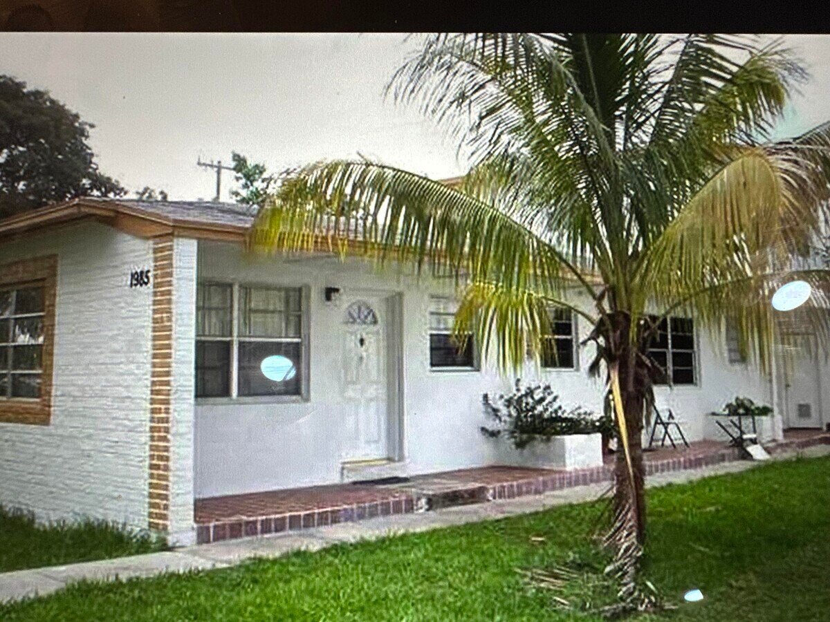 Photo - 1985 NE 172nd St Condo Unit 1