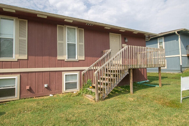 Building Photo - 1013 W Ash St