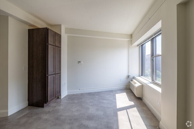 1BR, 1BA - 476SF - Dining Room - CATHEDRAL TOWER APARTMENTS