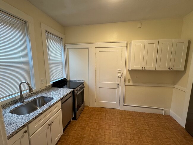 Building Photo - 1731 Commonwealth Ave Unit 5