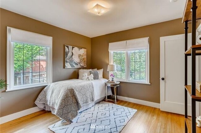 Building Photo - 6200 30th Ave NE Unit Bedroom 1