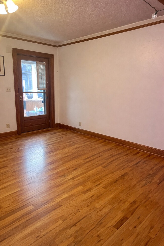 Photo - 203 E Davis Ave