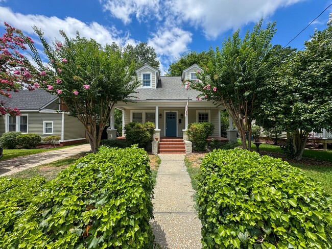 Building Photo - Gorgeous 4 Bed, 3 Bath Haymount Home