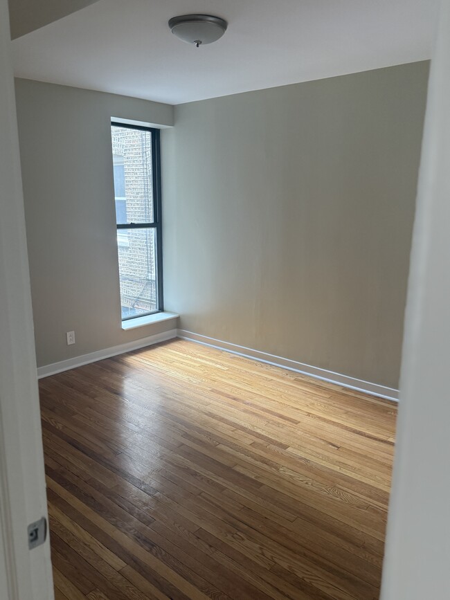 Photo - 4710 N Monticello Ave Unit 1