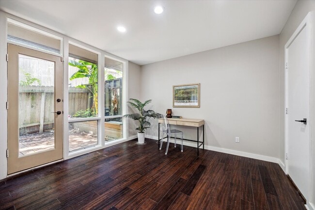 Photo - 5242 Memorial Dr