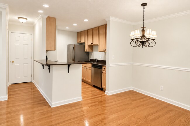 Building Photo - 3631 Essex Ave Unit 3631