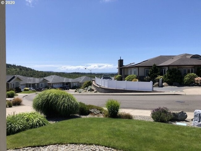 Photo - Amazing Bay View 3 bed/3 bath in Coos Bay