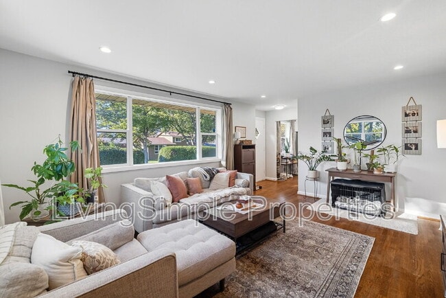 Building Photo - 422 Eisner St